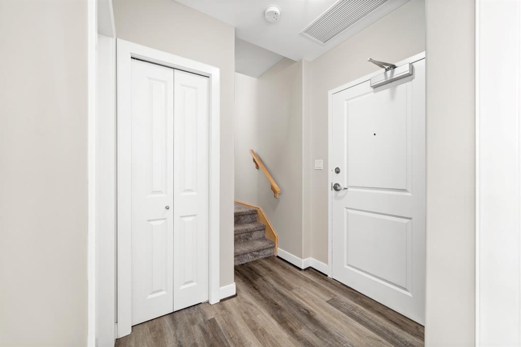 2401 77 Spruce Place SW, Calgary, AB, T3C 3X6 A1237921 Robyn Moser