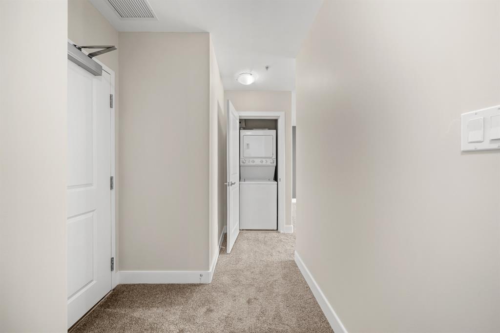 2401 77 Spruce Place SW, Calgary, AB, T3C 3X6 A1237921 Robyn Moser