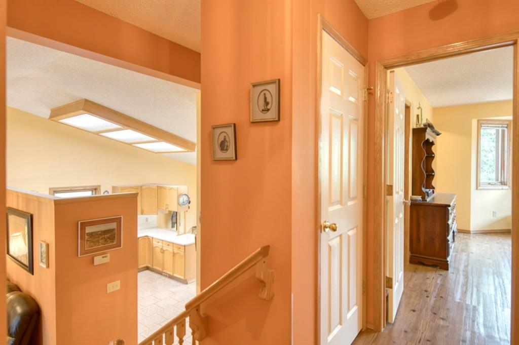 80 Valley Ridge Green NW, Calgary, AB, T3B 5L5 A1245662 Gerard Chiasson