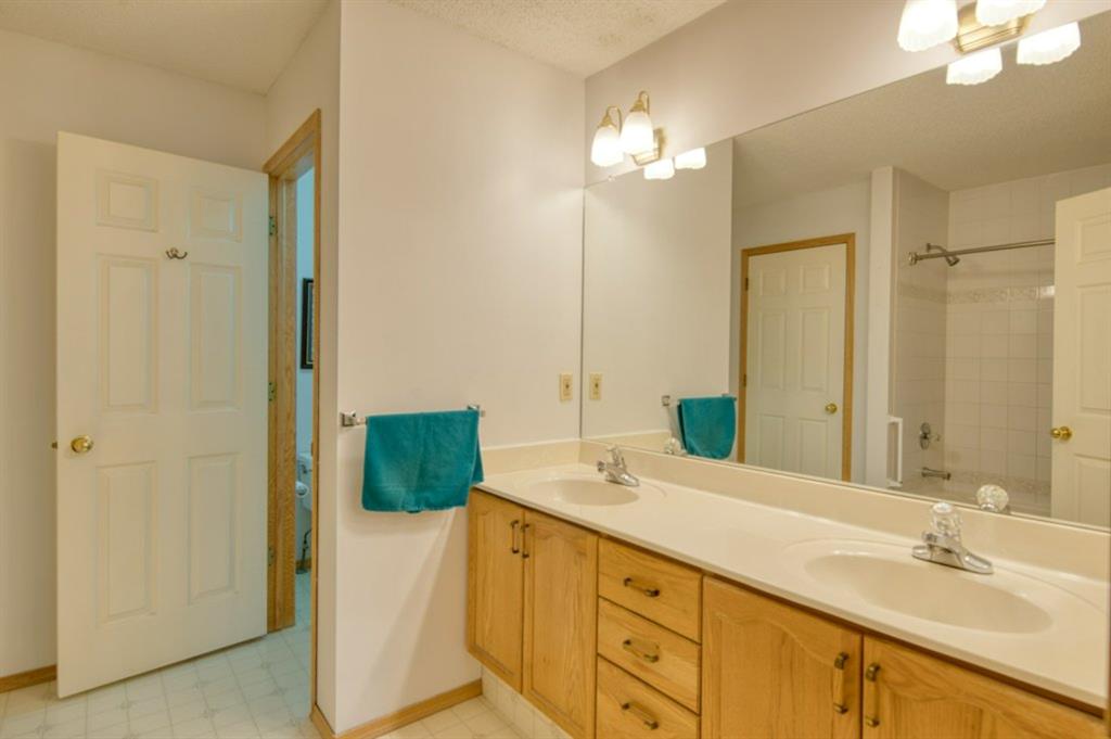 80 Valley Ridge Green NW, Calgary, AB, T3B 5L5 A1245662 Gerard Chiasson