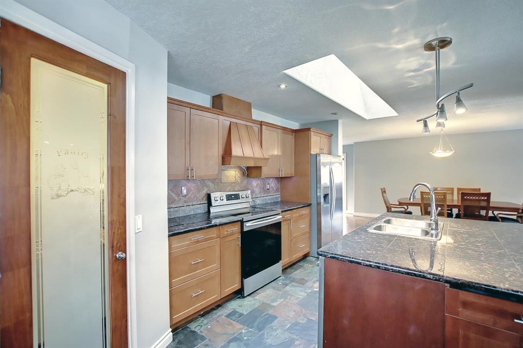 6135 Bow Crescent NW, Calgary, AB, T3B 2C2 A2008164 Chris Richter