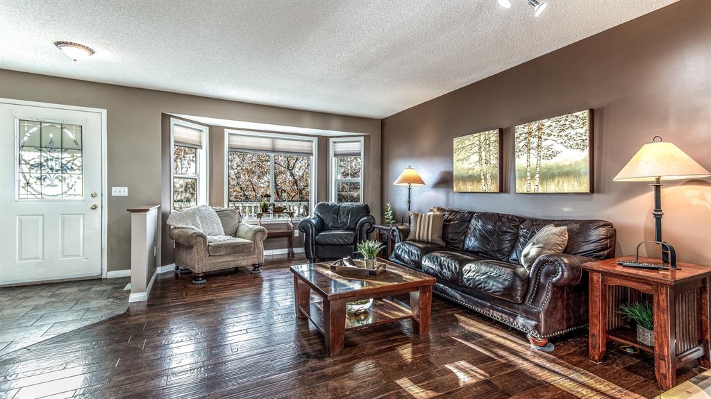 20 Mt Aberdeen Close SE, Calgary, AB, T2Z 3M9 A2013424 Kelly Houston