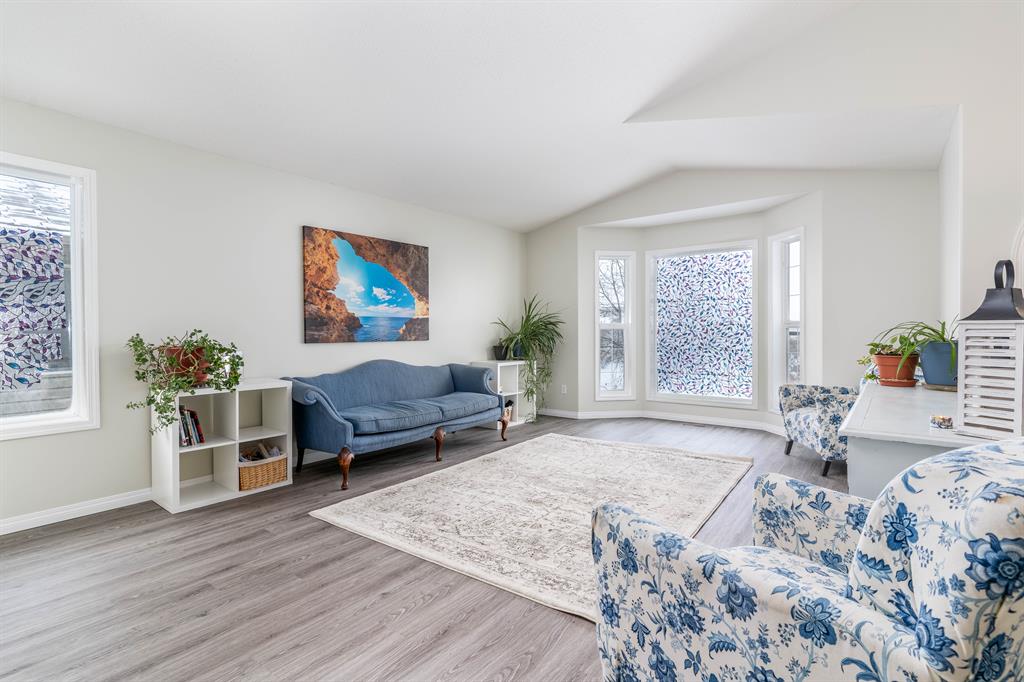 541 Hillview Gate, Strathmore, AB, T1P1Z6 A2016420 Heart & Sold