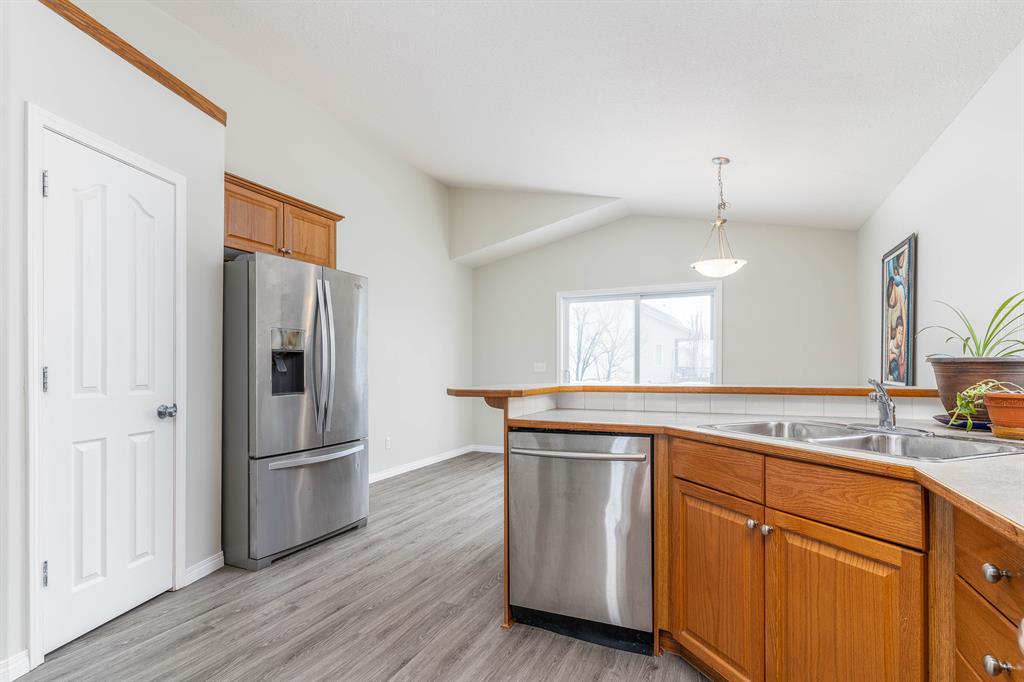 541 Hillview Gate, Strathmore, AB, T1P1Z6 A2016420 Heart & Sold