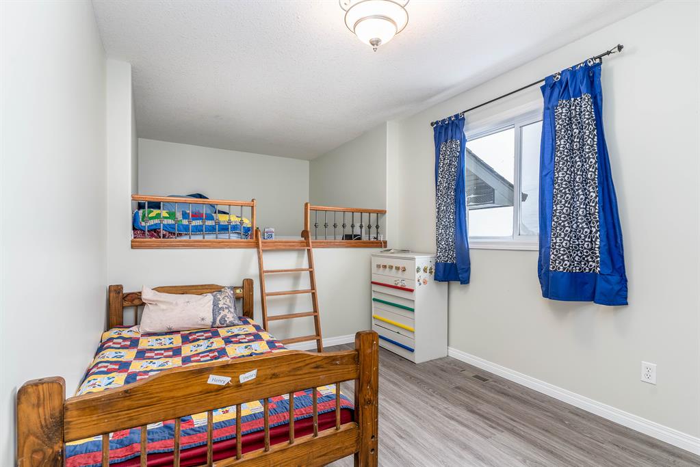 541 Hillview Gate, Strathmore, AB, T1P1Z6 A2016420 Heart & Sold