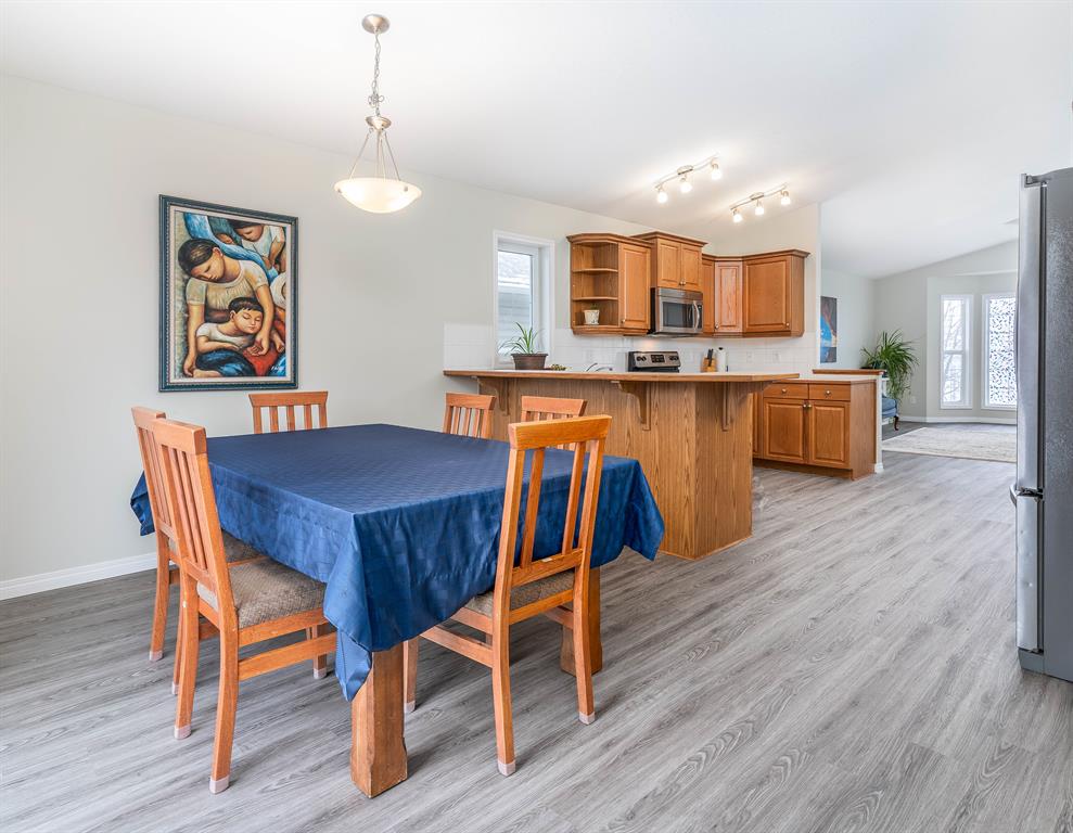 541 Hillview Gate, Strathmore, AB, T1P1Z6 A2016420 Heart & Sold