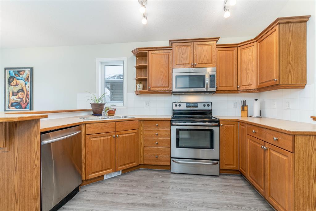 541 Hillview Gate, Strathmore, AB, T1P1Z6 A2016420 Heart & Sold