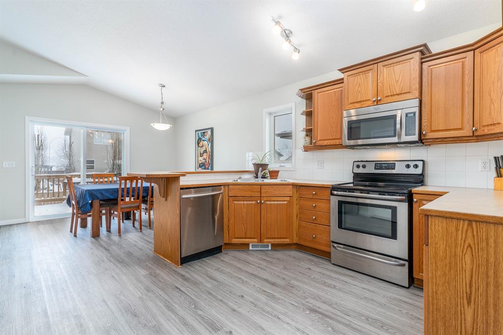 541 Hillview Gate, Strathmore, AB, T1P1Z6 A2016420 Heart & Sold