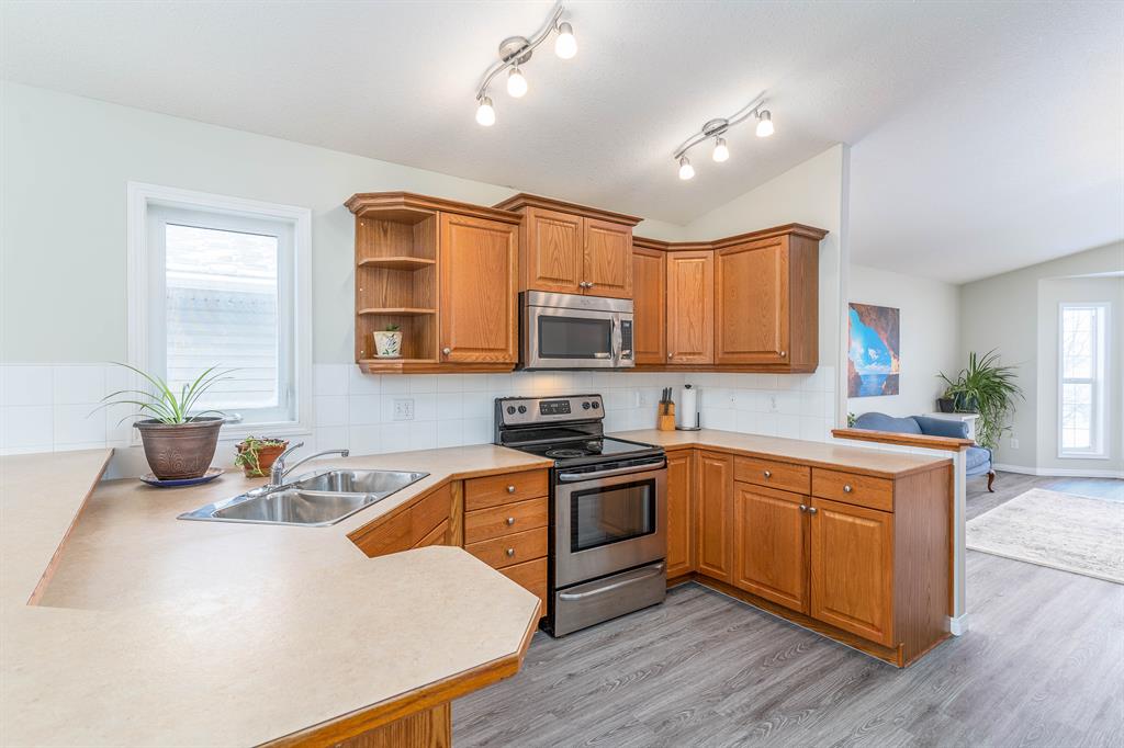 541 Hillview Gate, Strathmore, AB, T1P1Z6 A2016420 Heart & Sold