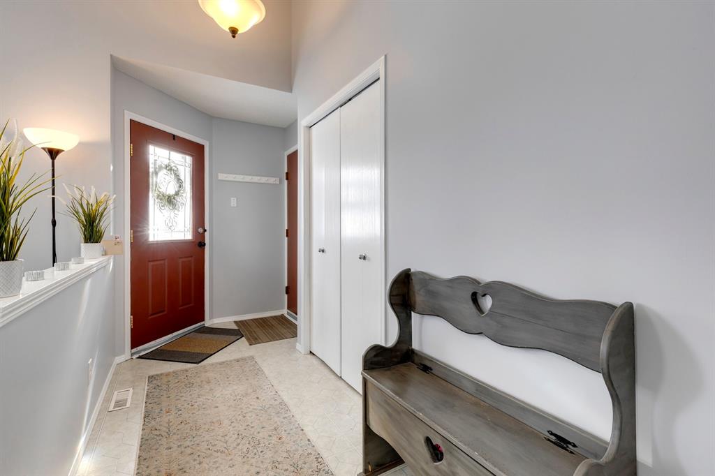 52 Hillview Drive, Strathmore, AB, T1P 1S6 A2023381 Scott Brayshaw