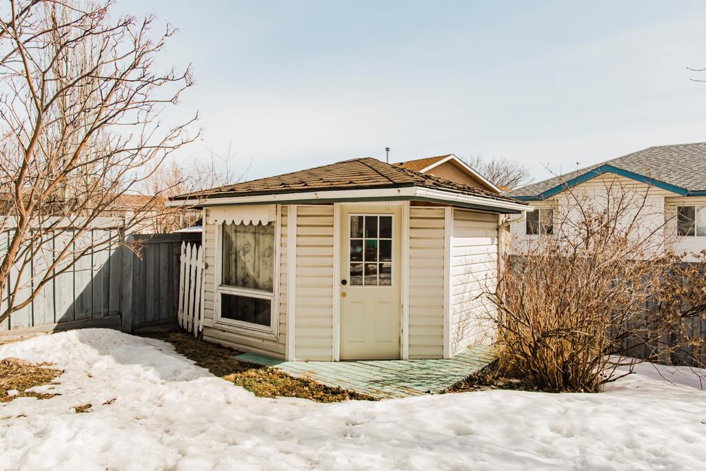 11825 Crystal Lake Drive, Grande Prairie, AB, T8X 1M2 A2026812 Team