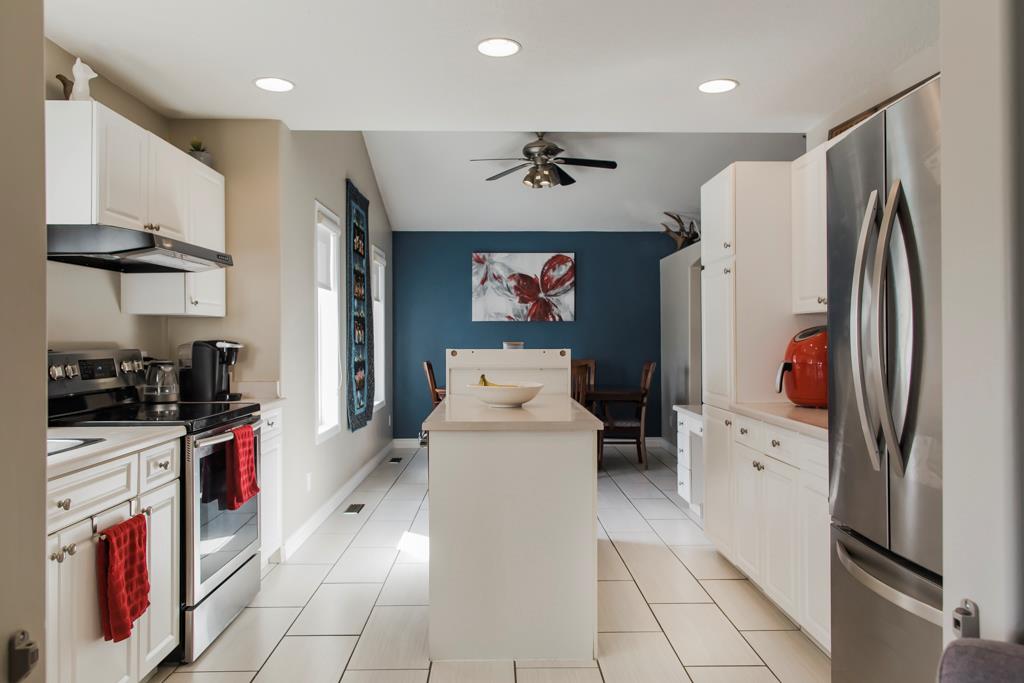 11825 Crystal Lake Drive, Grande Prairie, AB, T8X 1M2 A2026812 Team