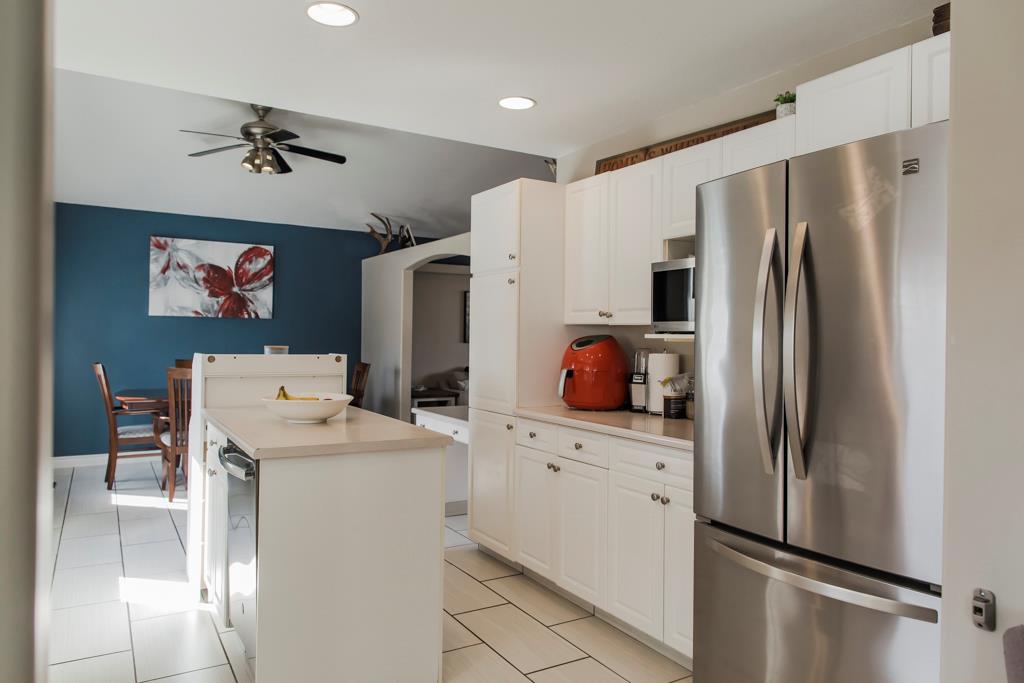 11825 Crystal Lake Drive, Grande Prairie, AB, T8X 1M2 A2026812 Team