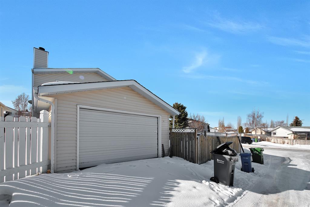 127 Elliot Crescent, Red Deer, AB, T4R 2J6 A2032729 Alison