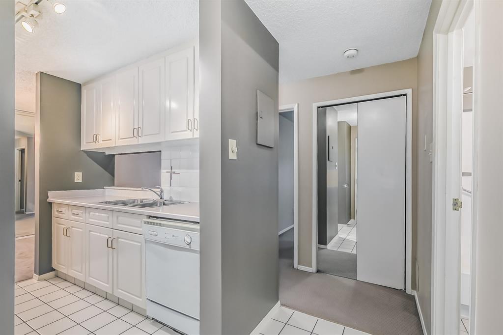 103 723 57 Avenue SW, Calgary, AB, T2V 4Z3 A2037128 BECK Real Estate