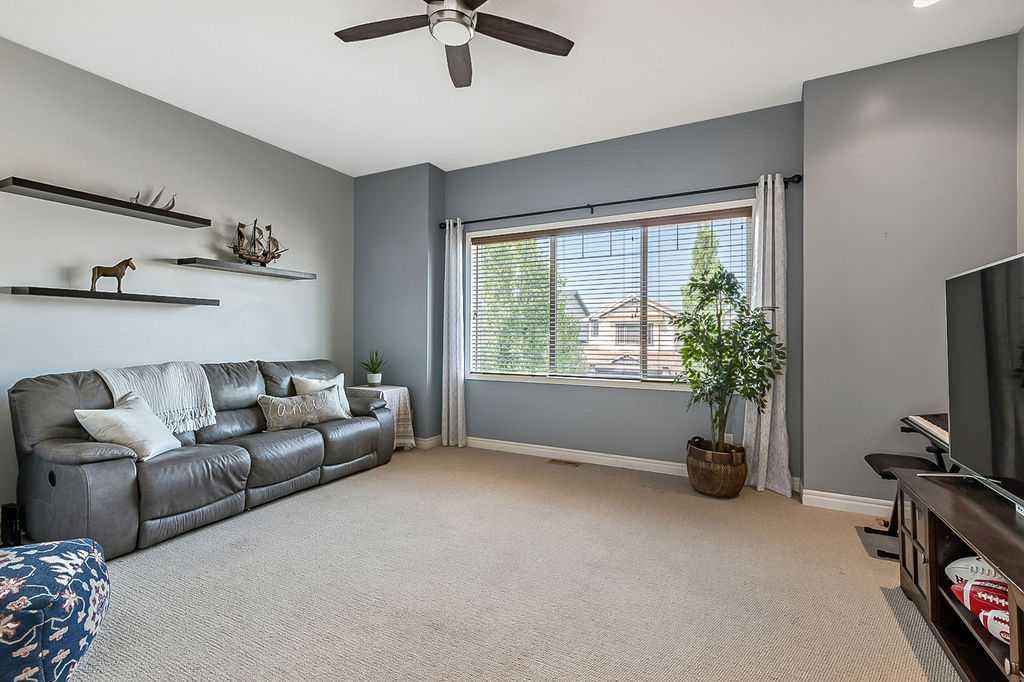 42 Cimarron Vista Circle, Okotoks, AB, T1S 0B1 A2061703 Andrea