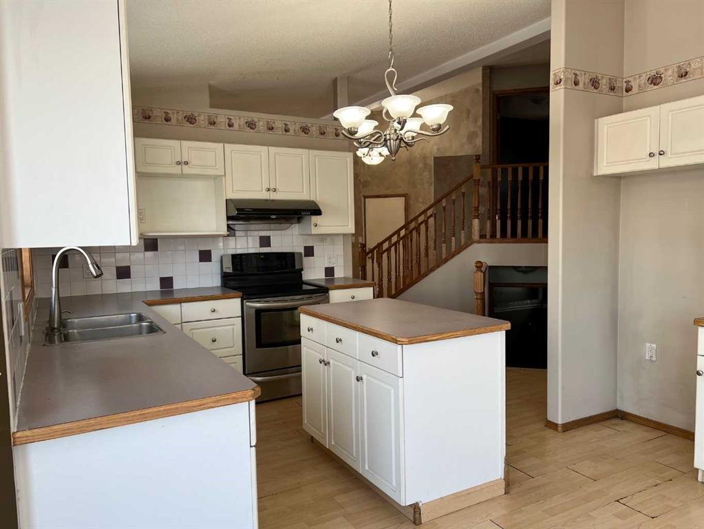 7822 Michaelis Boulevard, Grande Prairie, AB, T8W 2H5 A2103256 Team