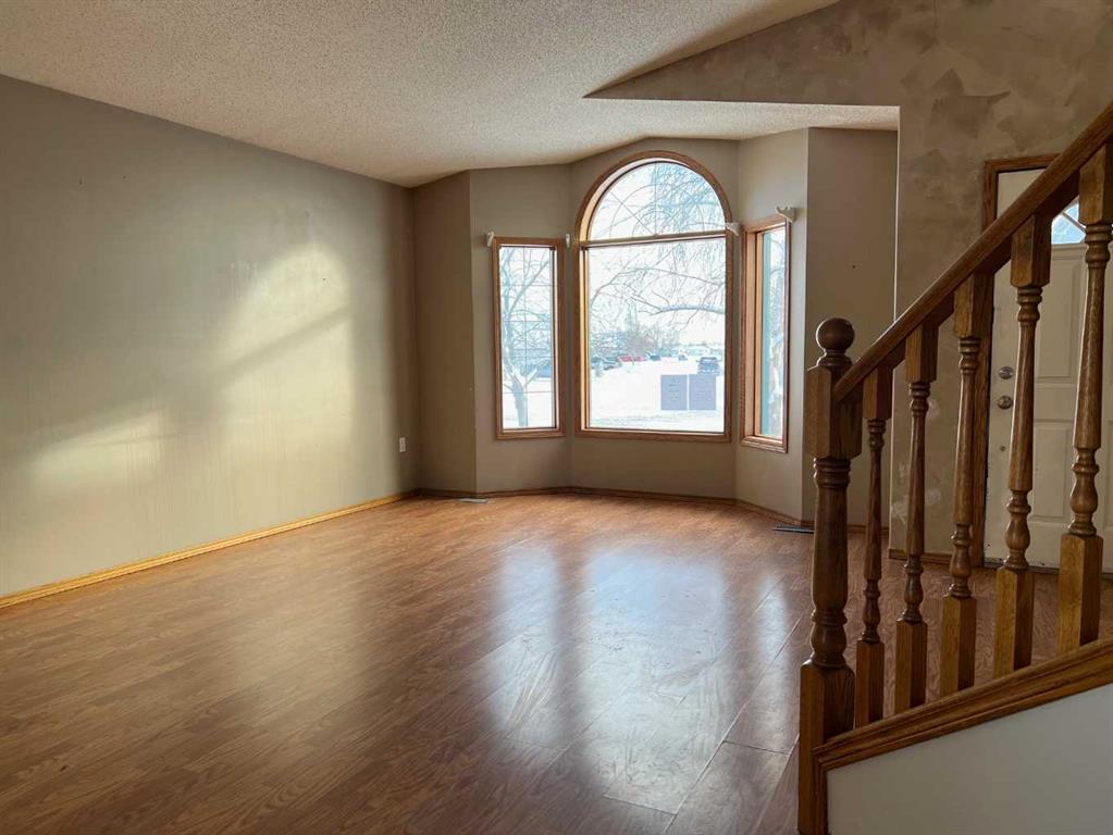 7822 Michaelis Boulevard, Grande Prairie, AB, T8W 2H5 A2103256 Team