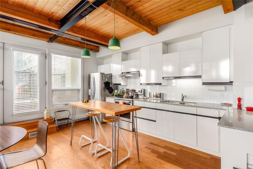 108, 1117 1 Street SW, Calgary, AB, T2R 0T9 A2125045 Christina