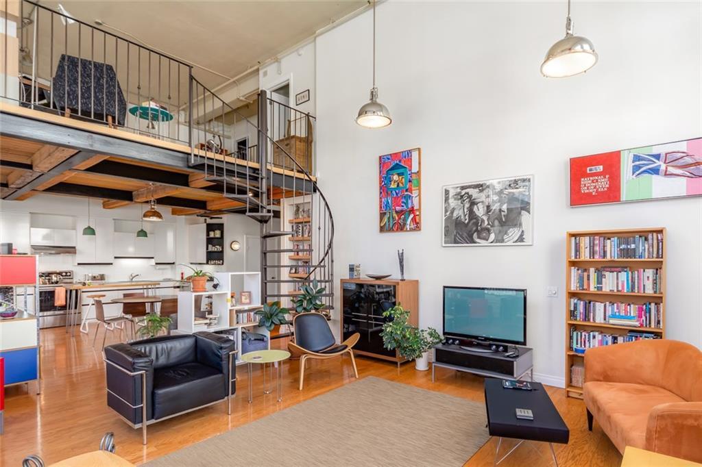 108, 1117 1 Street SW, Calgary, AB, T2R 0T9 A2125045 Christina