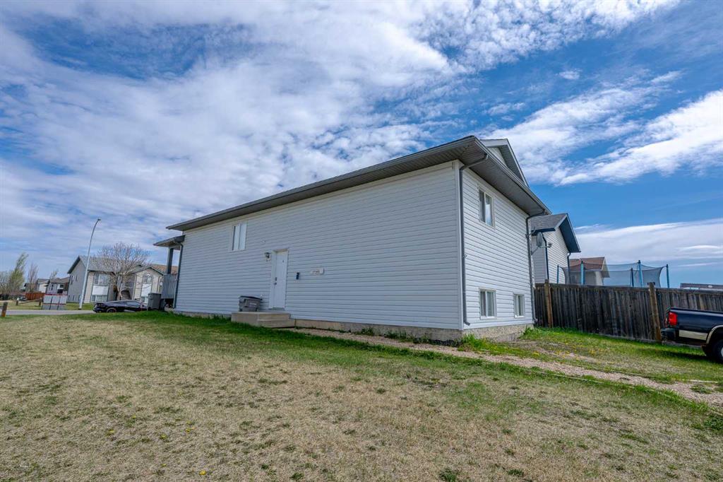 10361 Kateri Drive, Grande Prairie, AB, T8W 2W8 A2127187 Team North