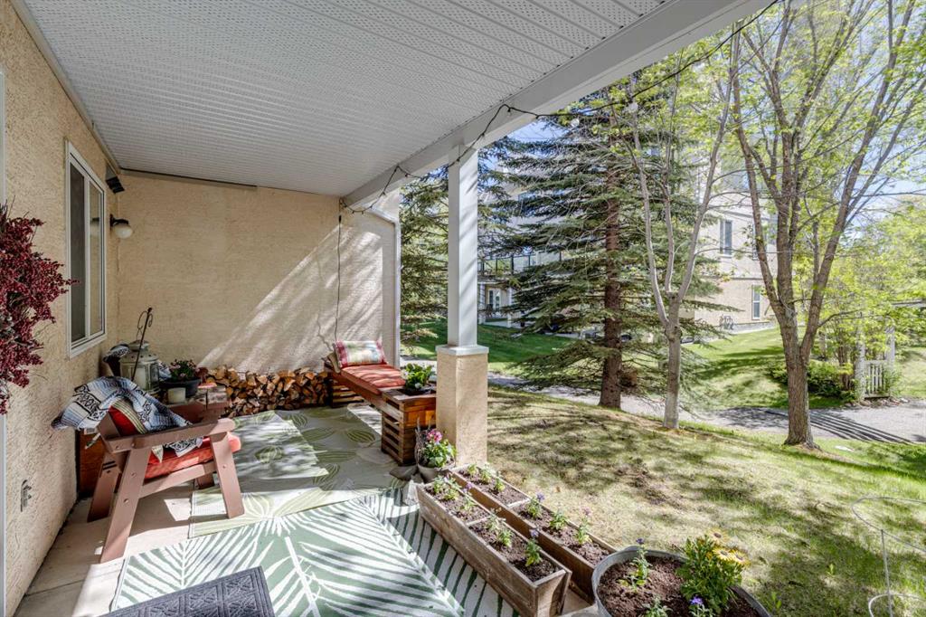 11 Sierra Morena Landing SW, Calgary, AB, T3H 4K3 A2138512 Country