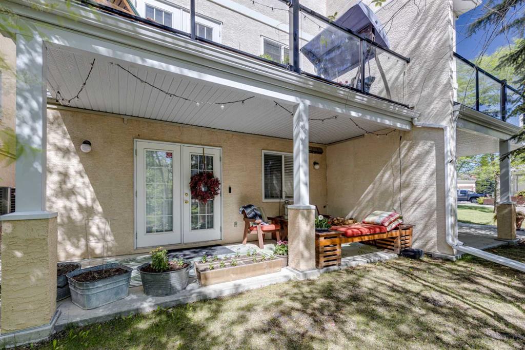 11 Sierra Morena Landing SW, Calgary, AB, T3H 4K3 A2138512 Country