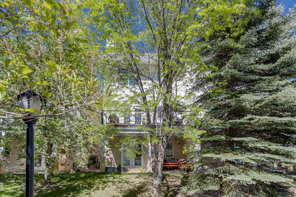 11 Sierra Morena Landing SW, Calgary, AB, T3H 4K3 A2138512 Country