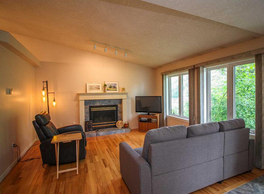 7509 102 Street, Grande Prairie, AB, T8W 2H9 A2167960 Team North