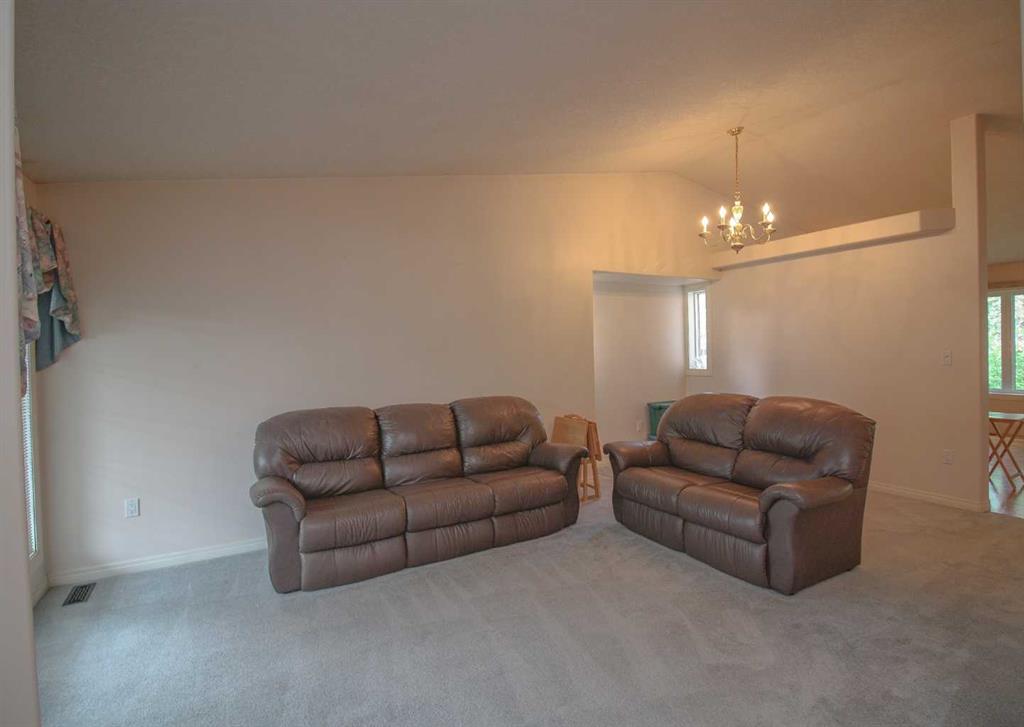 7509 102 Street, Grande Prairie, AB, T8W 2H9 A2167960 Team North