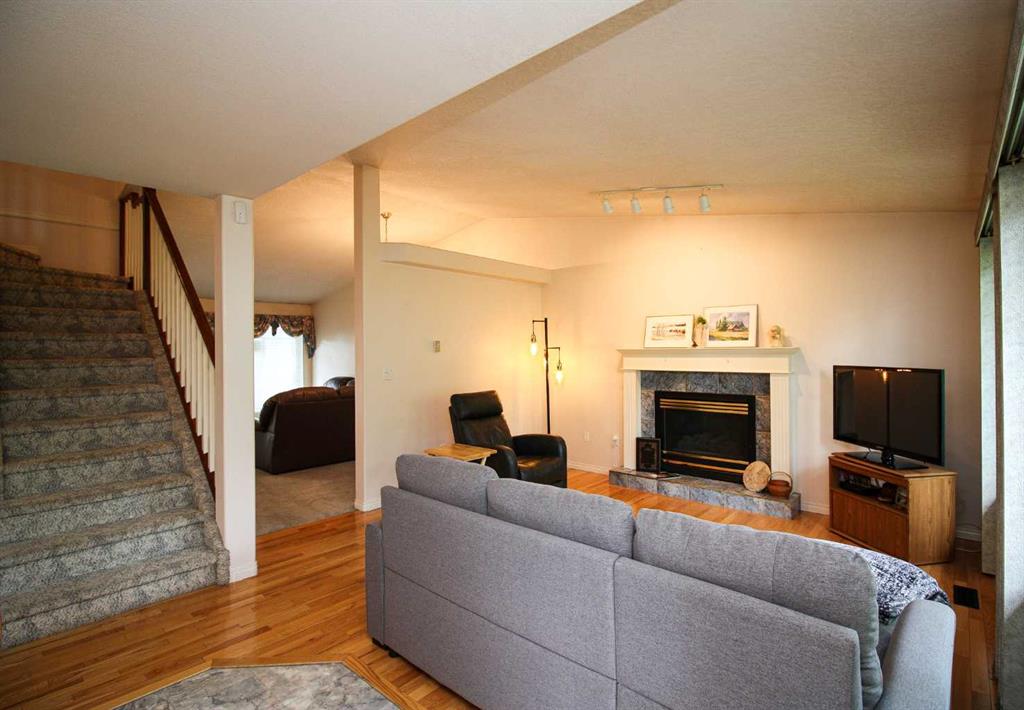 7509 102 Street, Grande Prairie, AB, T8W 2H9 A2167960 Team North