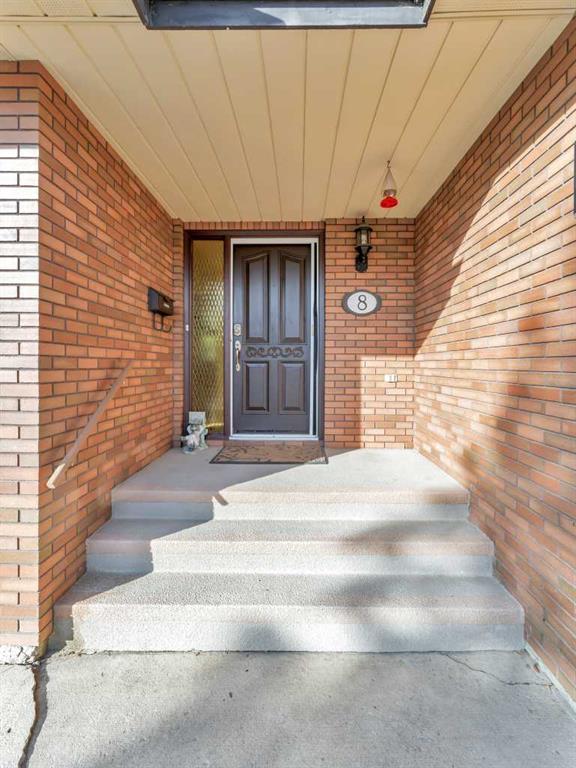 8 Ross View Place SE, Medicine Hat, AB, T1B 3B2 A2173669 Devon Felesky