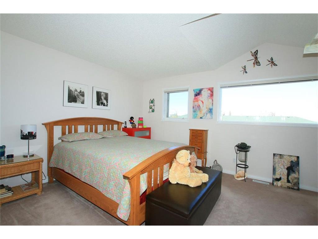 53 200 Sandstone Drive NW, Calgary, AB, T3K 4N7 C4074023 Zeena Taghvai