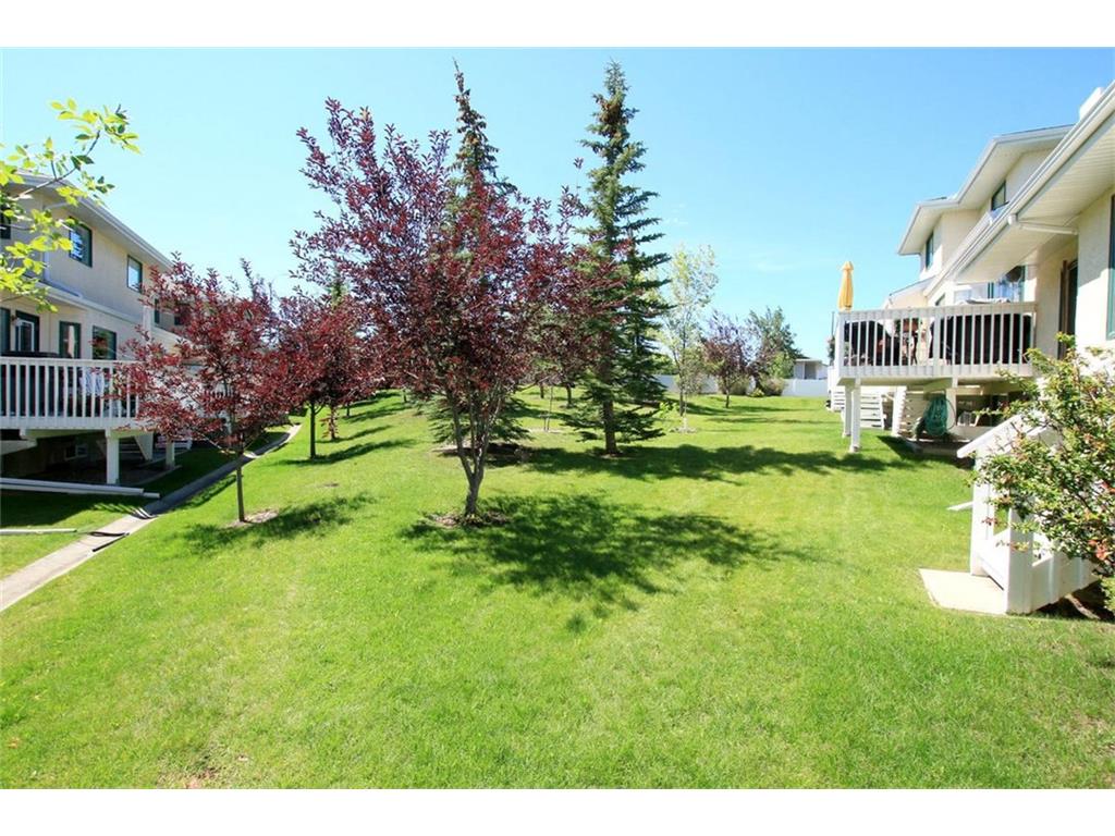 53 200 Sandstone Drive NW, Calgary, AB, T3K 4N7 C4074023 Zeena Taghvai