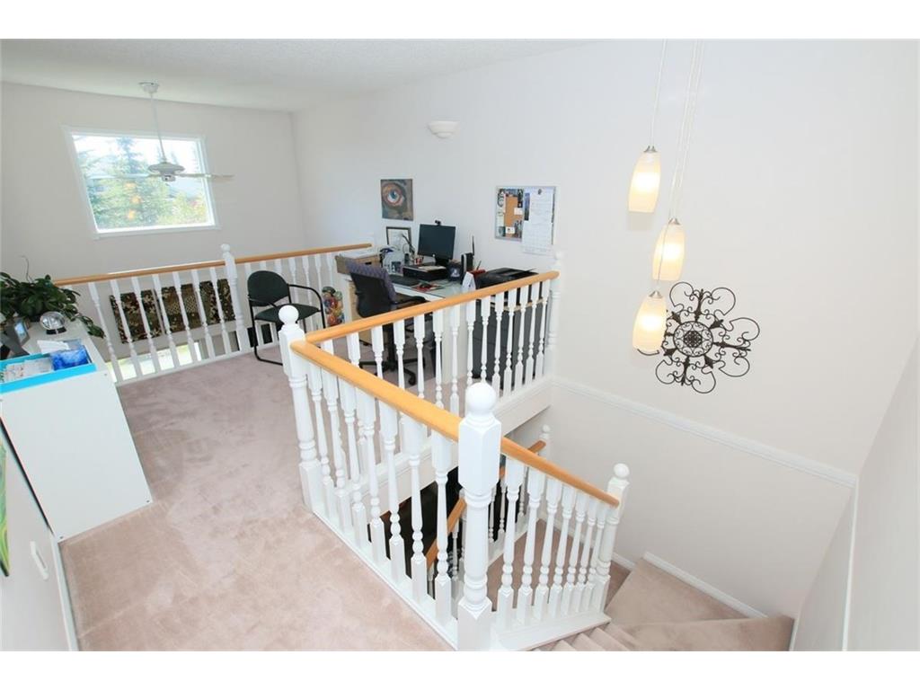 53 200 Sandstone Drive NW, Calgary, AB, T3K 4N7 C4074023 Zeena Taghvai