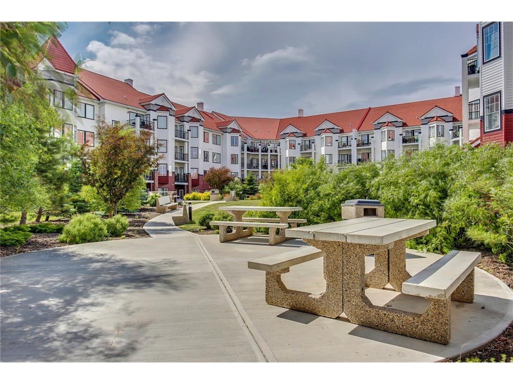 206 30 Royal Oak Plaza NW, Calgary, AB, T3G 0C1 C4125256 Sarah