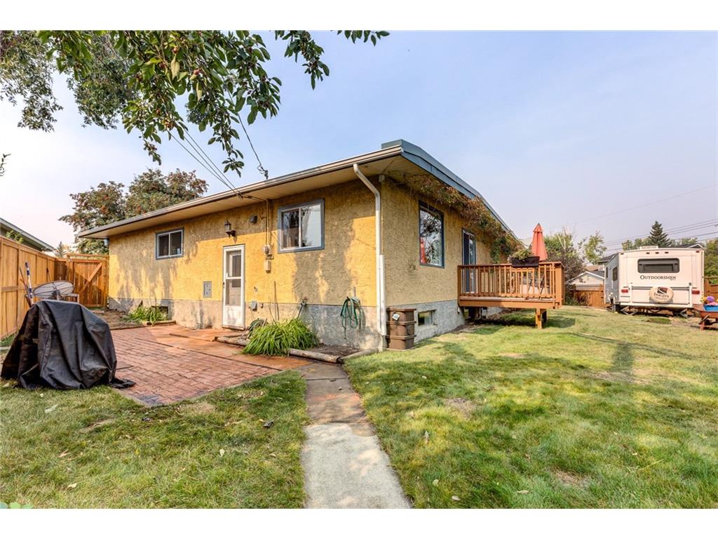 132 Lake Acadia Place SE, Calgary, AB, T2J 3B8 C4135021 Jablonski