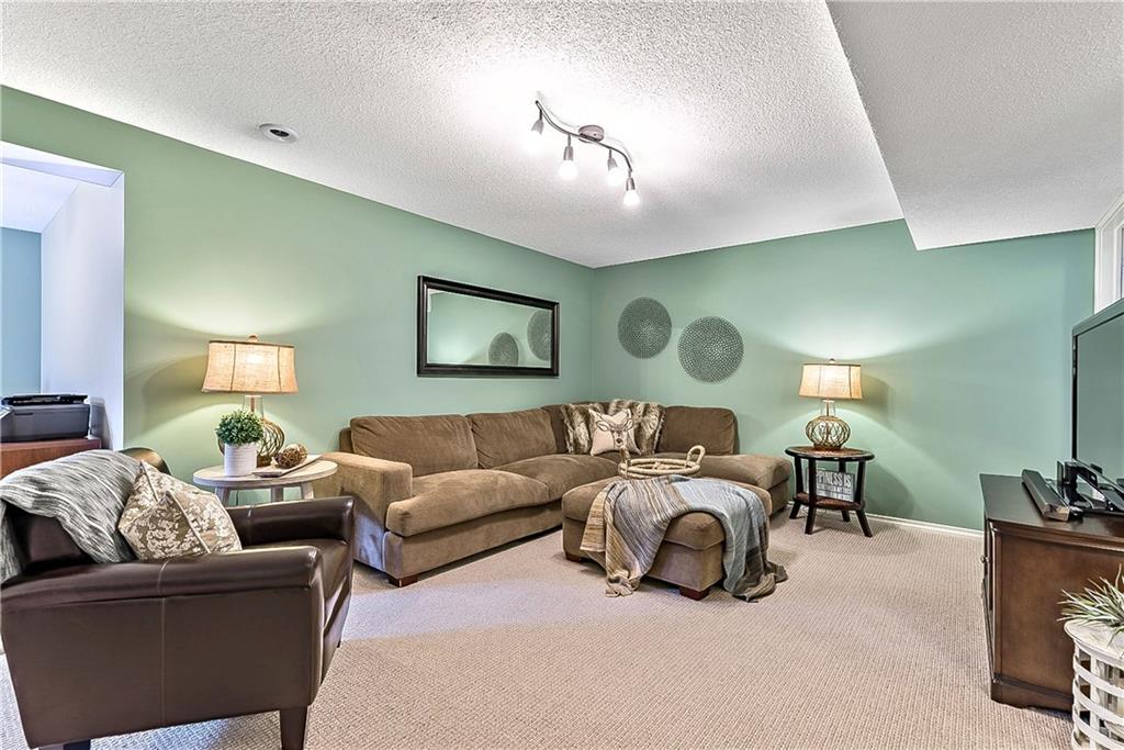 185 Cimarron Drive, Okotoks, AB, T1S 2P4 C4229005 Andrea WiltonClark