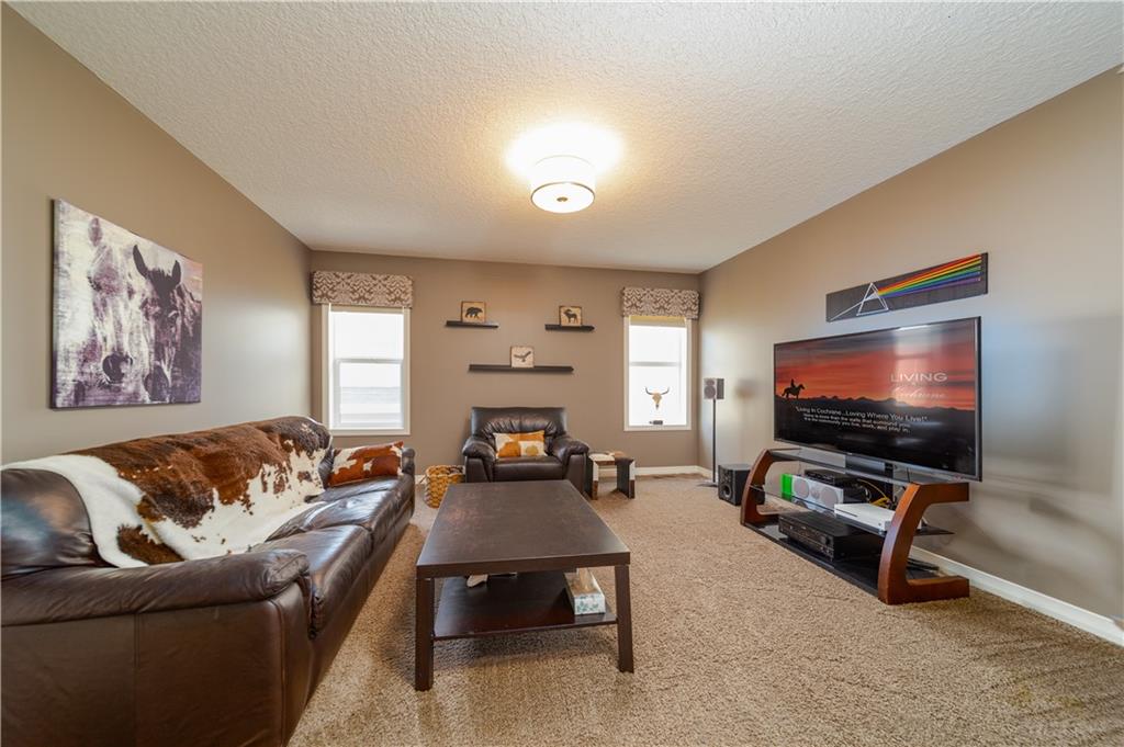 32 Sunset Manor, Cochrane, AB, T4C 0N2 C4247722 Josh Hamilton Group