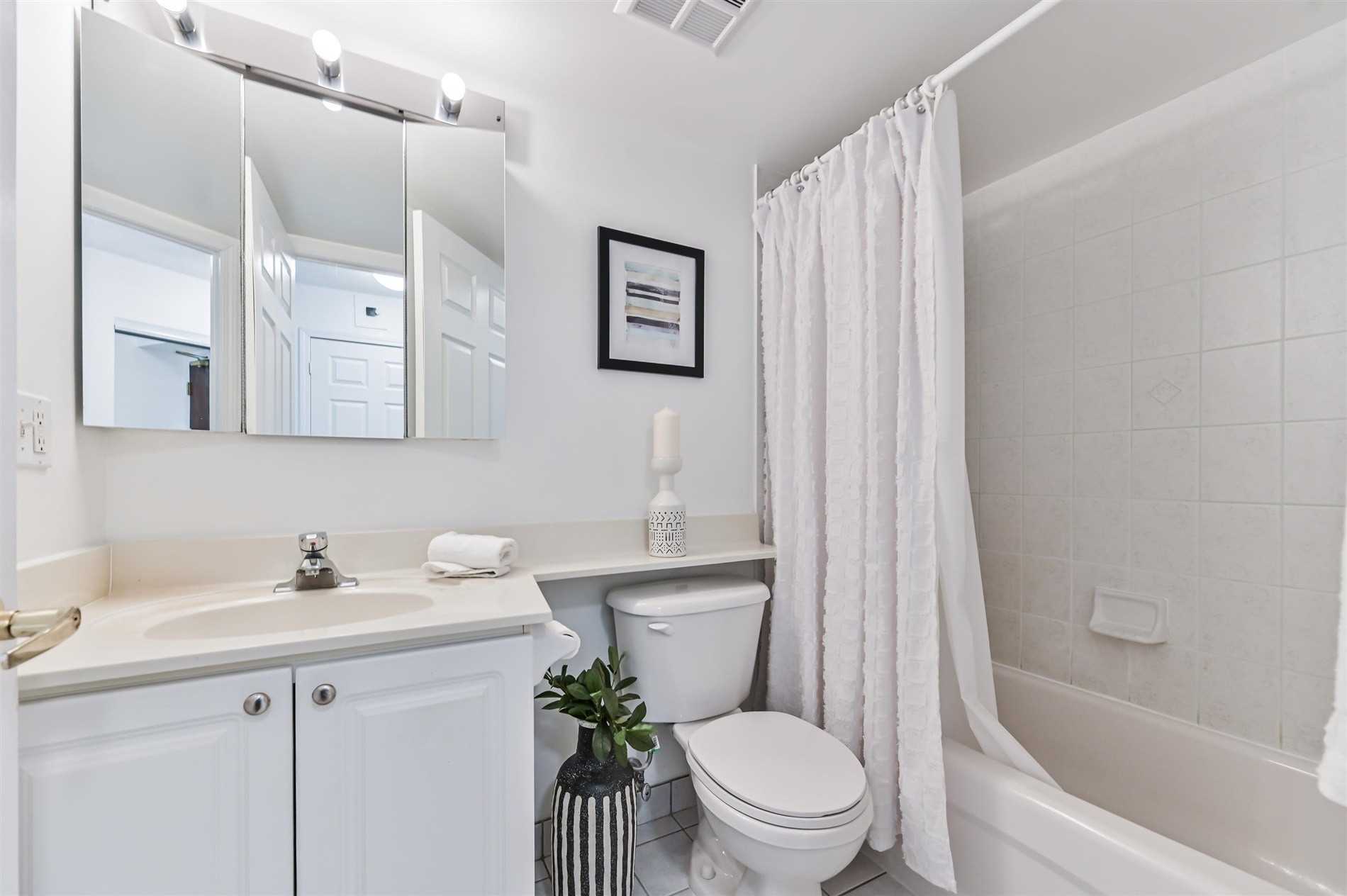703 28 Olive Avenue Toronto On M2n7e6 C4694782