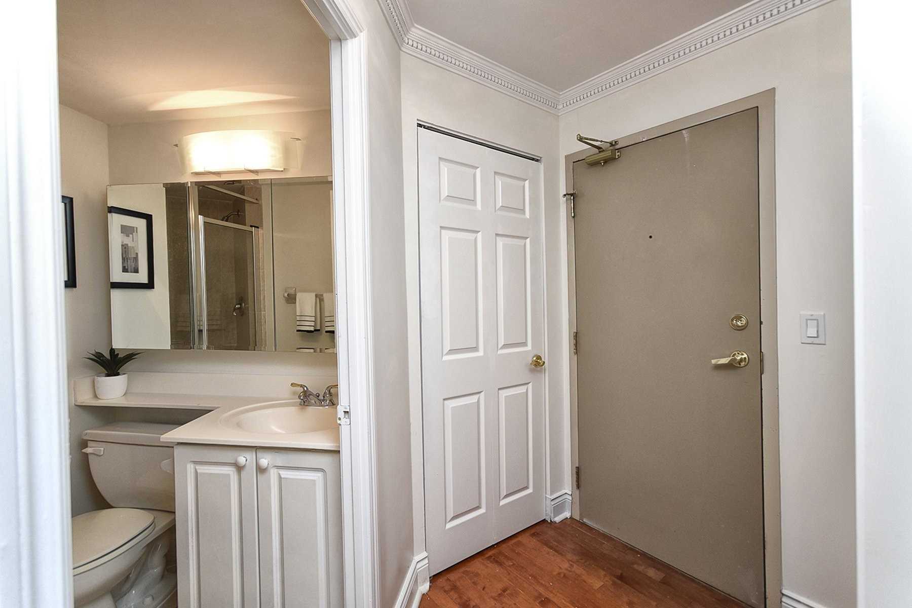 907 909 Bay Street, Toronto, ON, M5S3G2 C5068839 Harry Charilaou