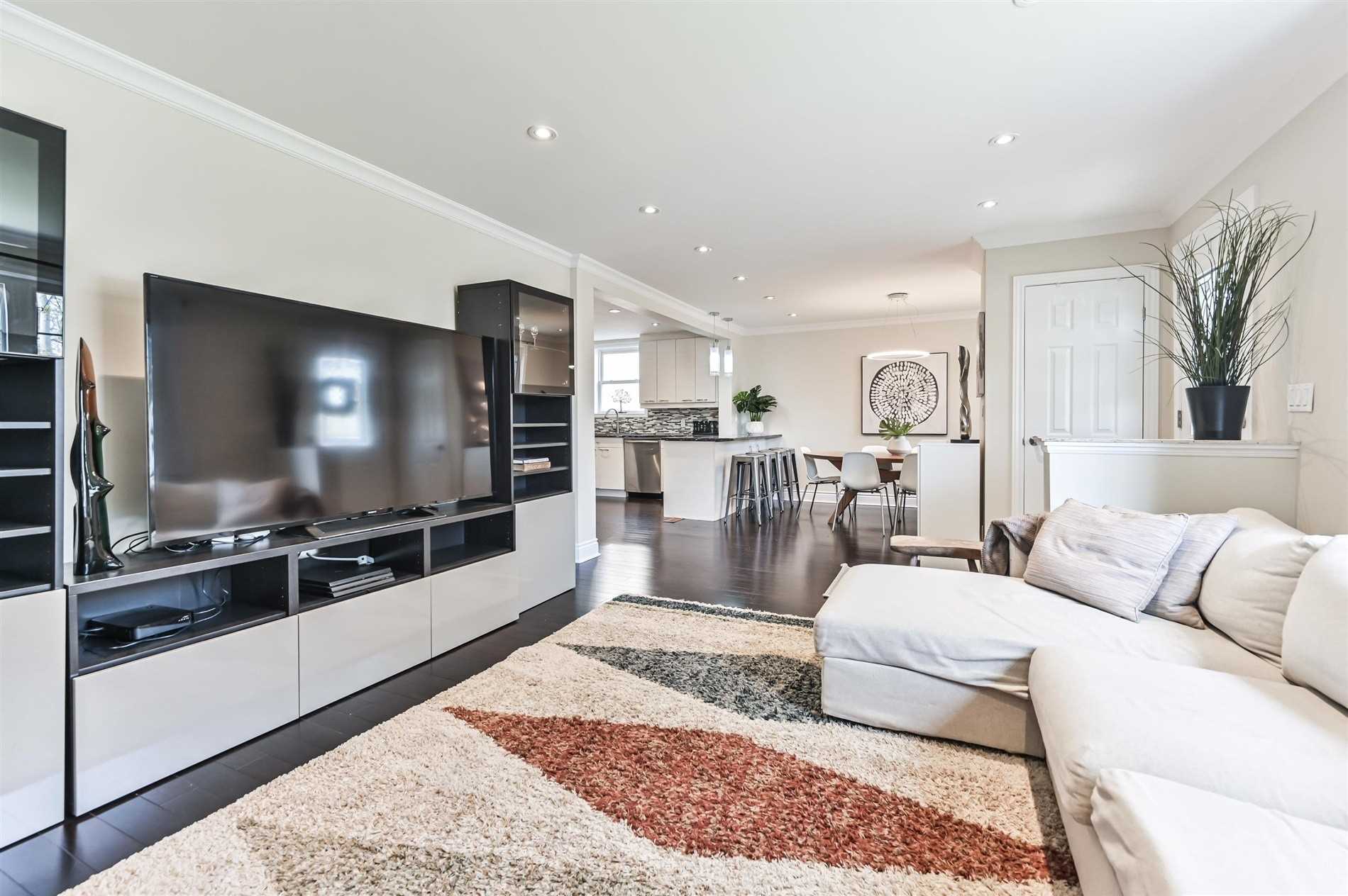 42 Holland Avenue Toronto On M4b2c6 E4755796 Susan