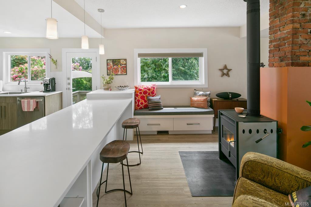 2937 Graham Street, Victoria, BC, V8T 3Z5 790765 Rob Rolston PREC*