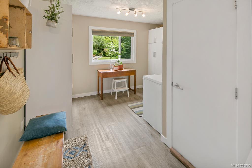 2937 Graham Street, Victoria, BC, V8T 3Z5 790765 Rob Rolston PREC*