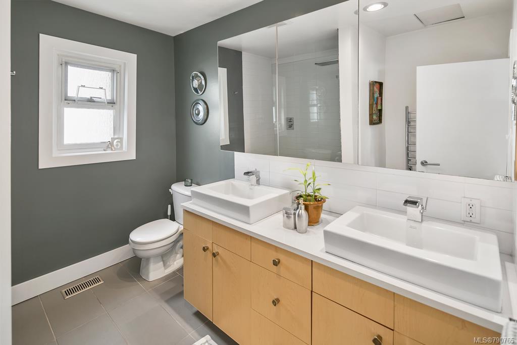 2937 Graham Street, Victoria, BC, V8T 3Z5 790765 Rob Rolston PREC*