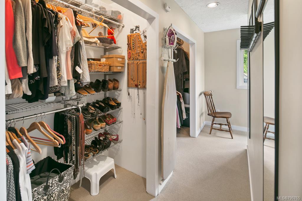 2937 Graham Street, Victoria, BC, V8T 3Z5 790765 Rob Rolston PREC*