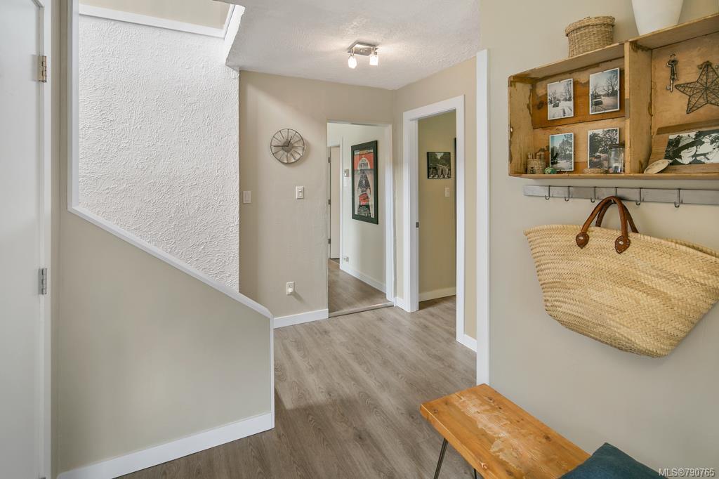 2937 Graham Street, Victoria, BC, V8T 3Z5 790765 Rob Rolston PREC*