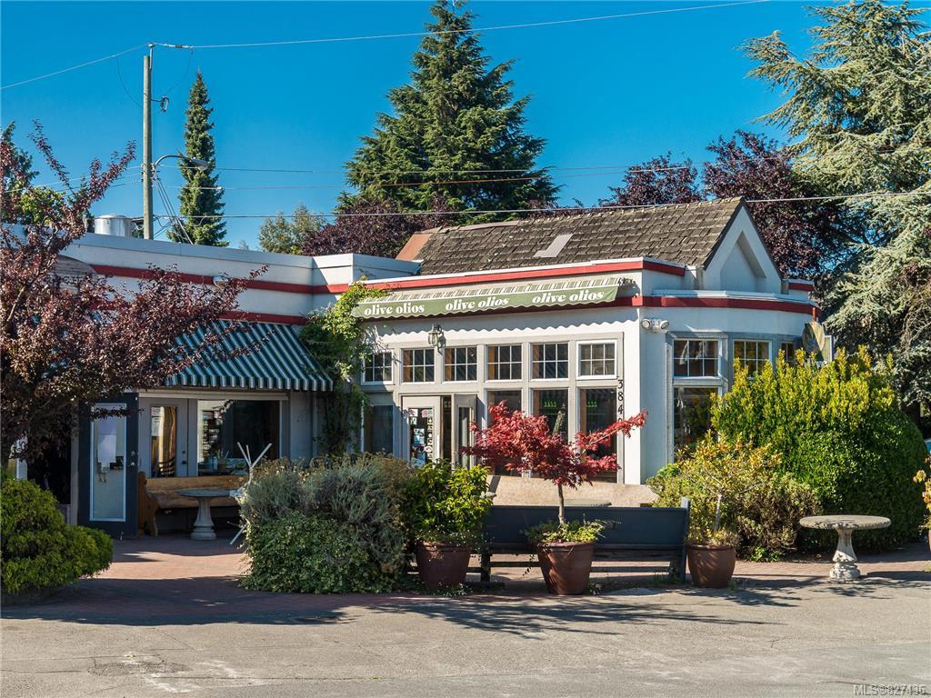 1 3860 Cadboro Bay Road, Saanich, BC, V8N 4G4 827436 Anke Venema