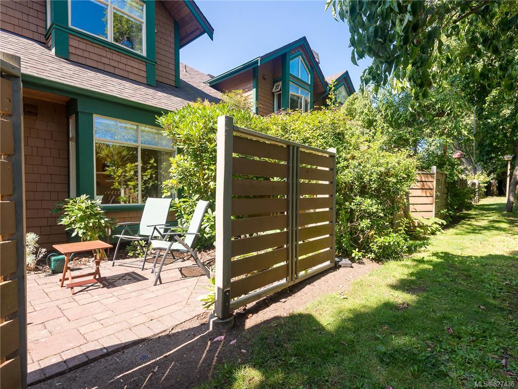 1 3860 Cadboro Bay Road, Saanich, BC, V8N 4G4 827436 Anke Venema