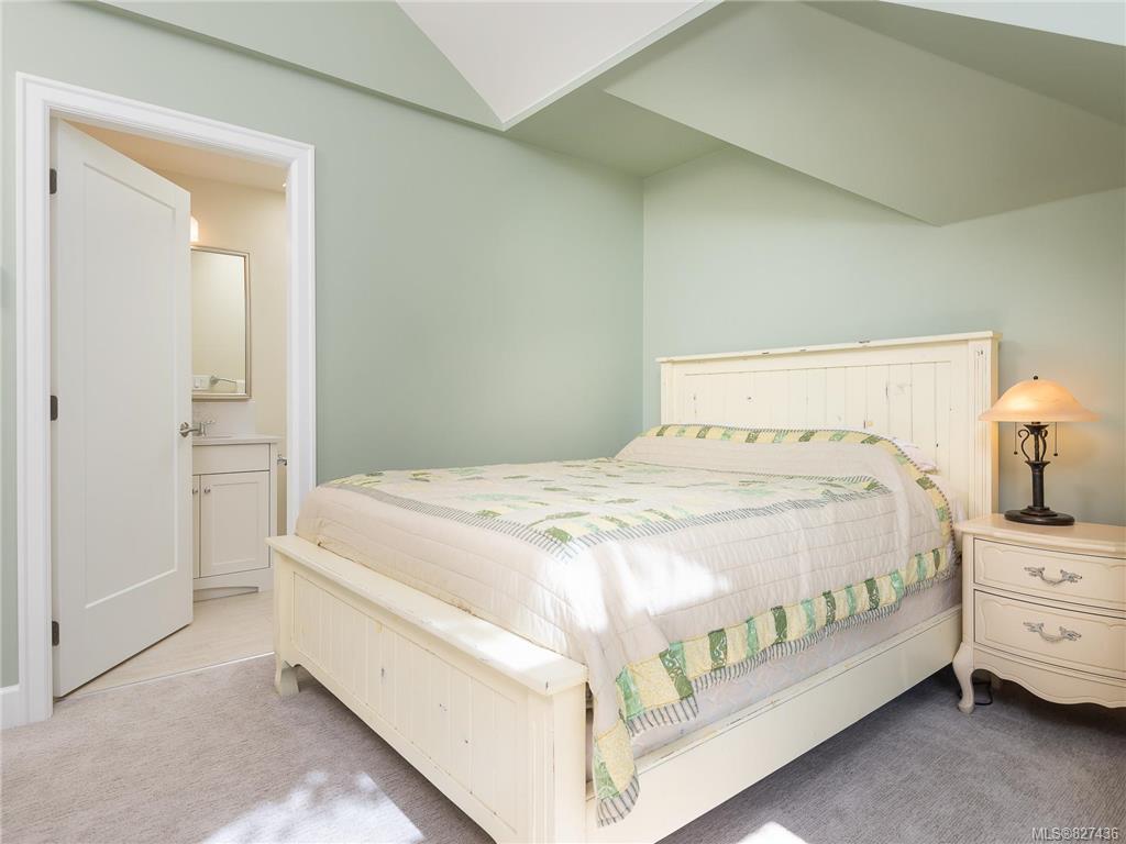 1 3860 Cadboro Bay Road, Saanich, BC, V8N 4G4 827436 Anke Venema